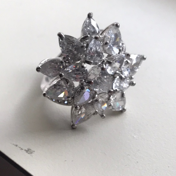 Copy Ad BLING 8 Sparkle Stones Unique Ring - Picture 4 of 12